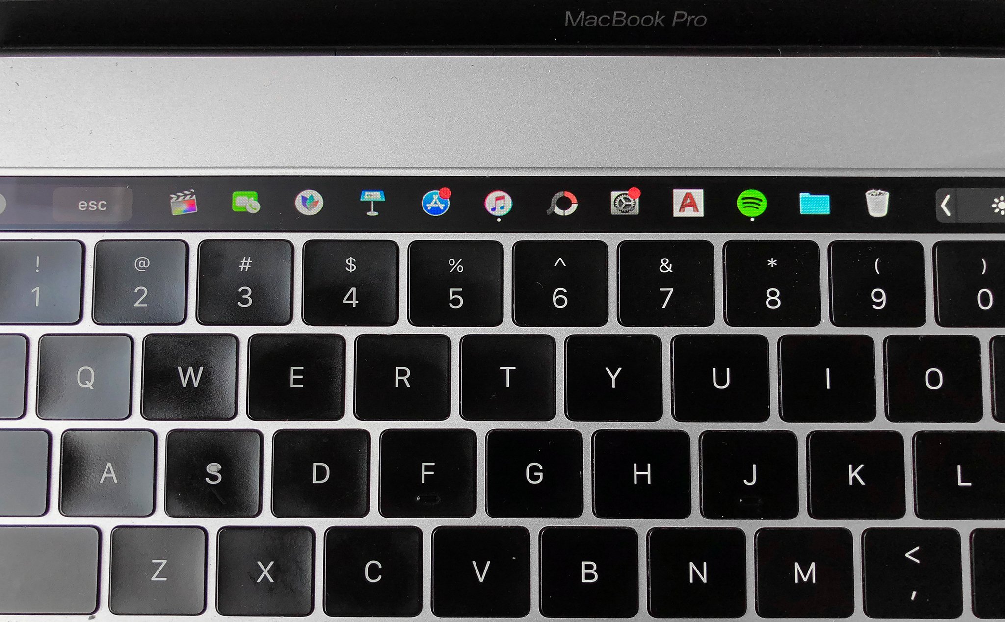 Nguyên Nhân Bàn Phím Macbook Bị Hỏng
