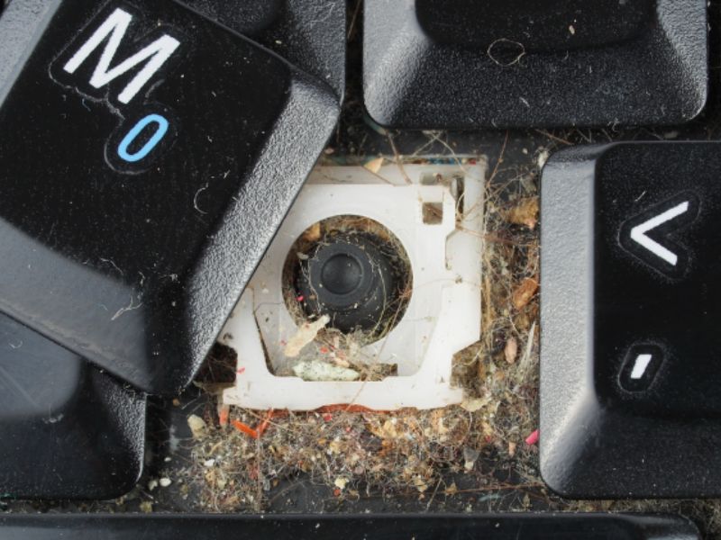 Nguyên Nhân Khiến Cho Laptop Bị Kẹt Phím