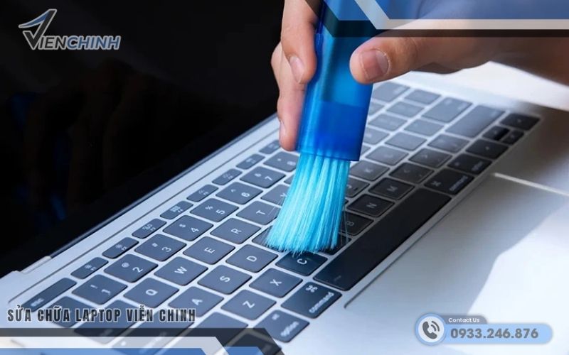 Vệ sinh phím bằng và khu vực xung quanh keycap