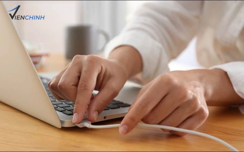 Những Yếu Tố Ảnh Hưởng Đến Mức Tiêu Thụ Điện Của Laptop